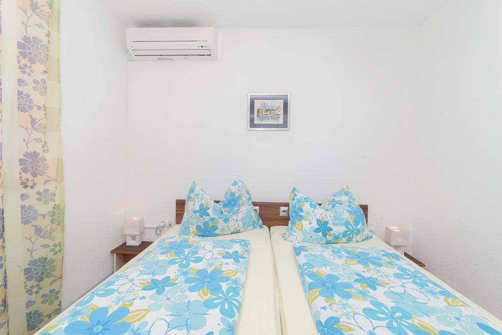 Guest House Jadro ロヴィニ エクステリア 写真